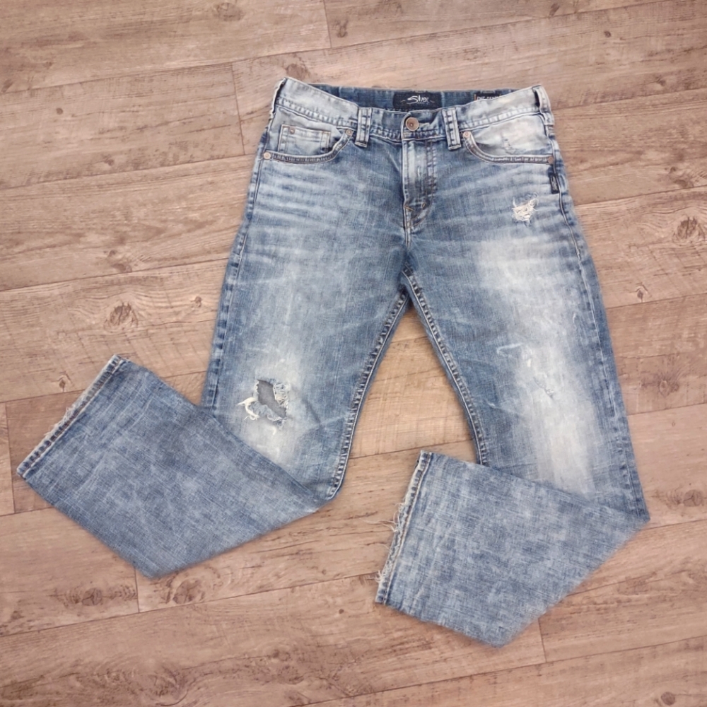 EUC Silver distressed Zac jeans
